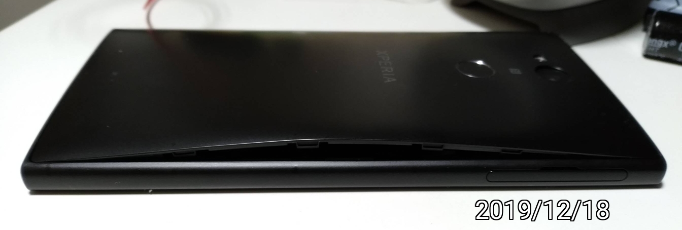 Sony Xperia L2 電池膨脹